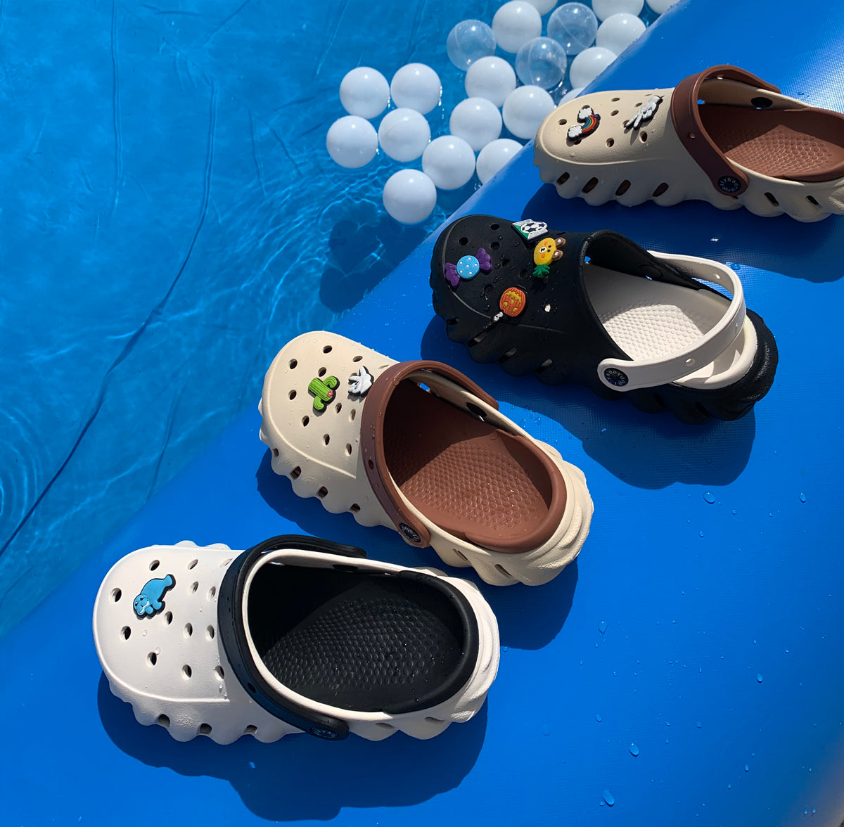 2303 Detachable Cloud Clogs